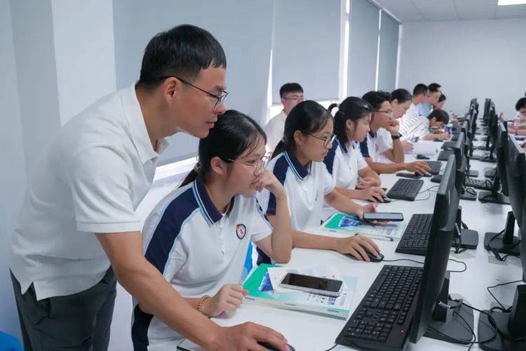 AI賦能教學，共促專業(yè)發(fā)展——計算機信息技術咨詢的實踐與思考